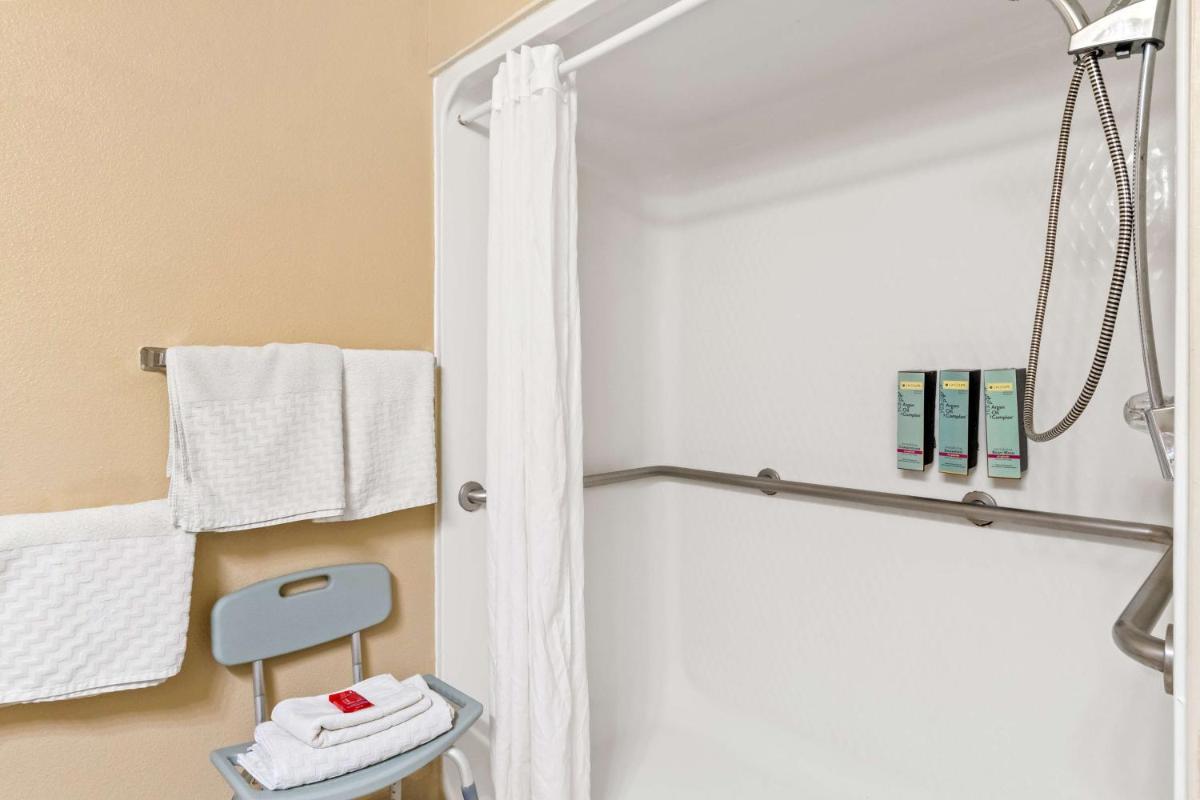 SureStay Plus by Best Western San Antonio Fiesta Inn - Housity