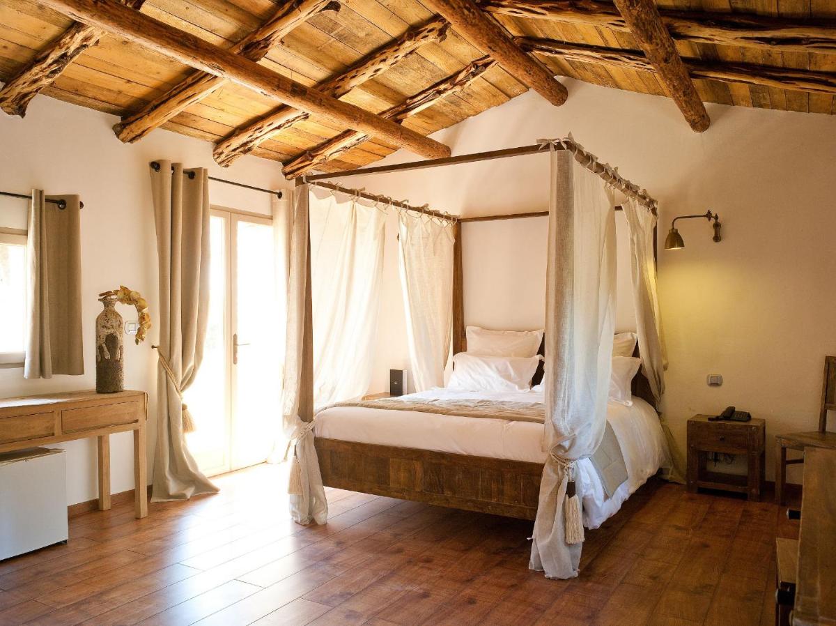 Un ou plusieurs lits dans un hébergement de l'établissement Hôtel Ambassador Palombaggia