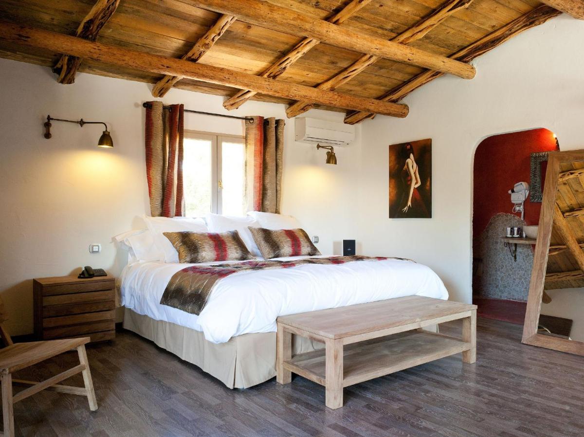 Un ou plusieurs lits dans un hébergement de l'établissement Hôtel Ambassador Palombaggia
