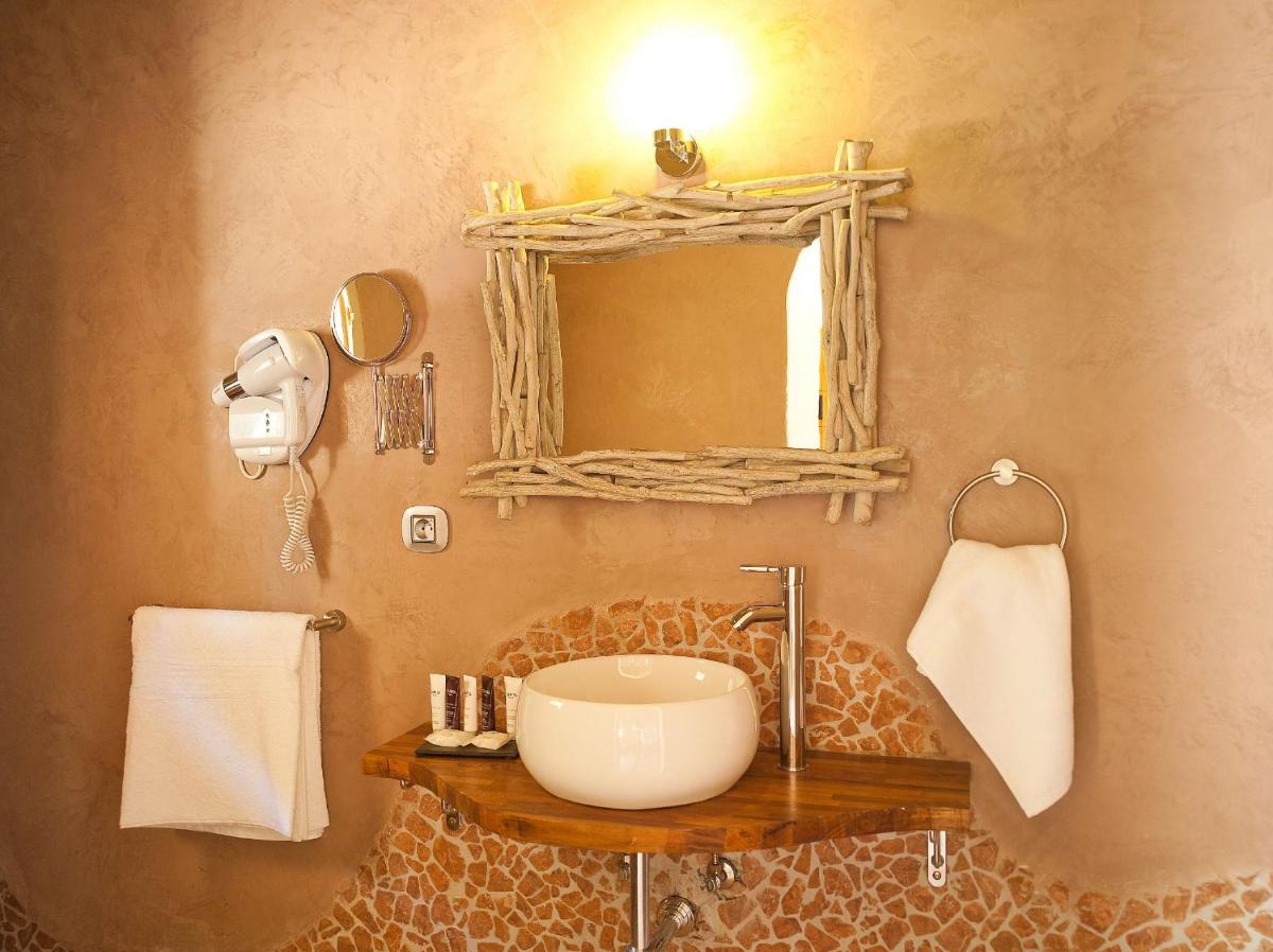 Salle de bains dans l'établissement Hôtel Ambassador Palombaggia