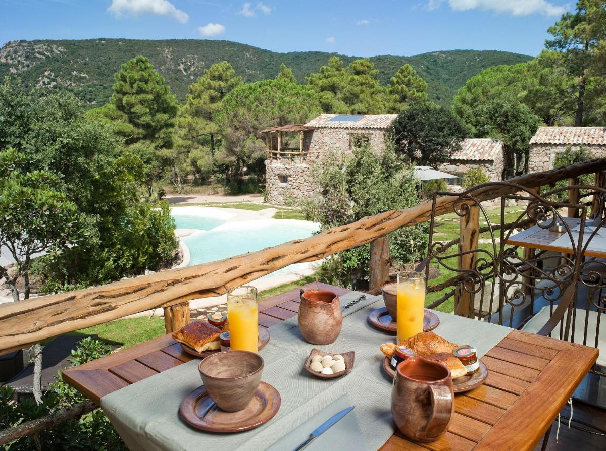 Vue générale sur la montagne ou vue sur la montagne depuis l'hôtel