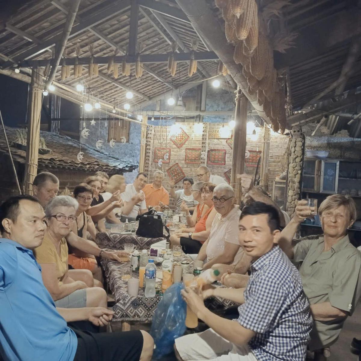 Quang Thuận Bản Giốc Homestay - Hizvo
