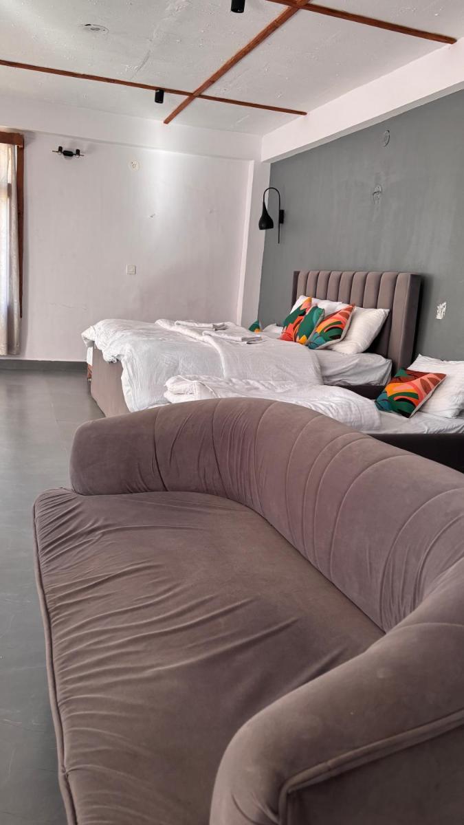 Peppy Nomads Luxuria - Housity