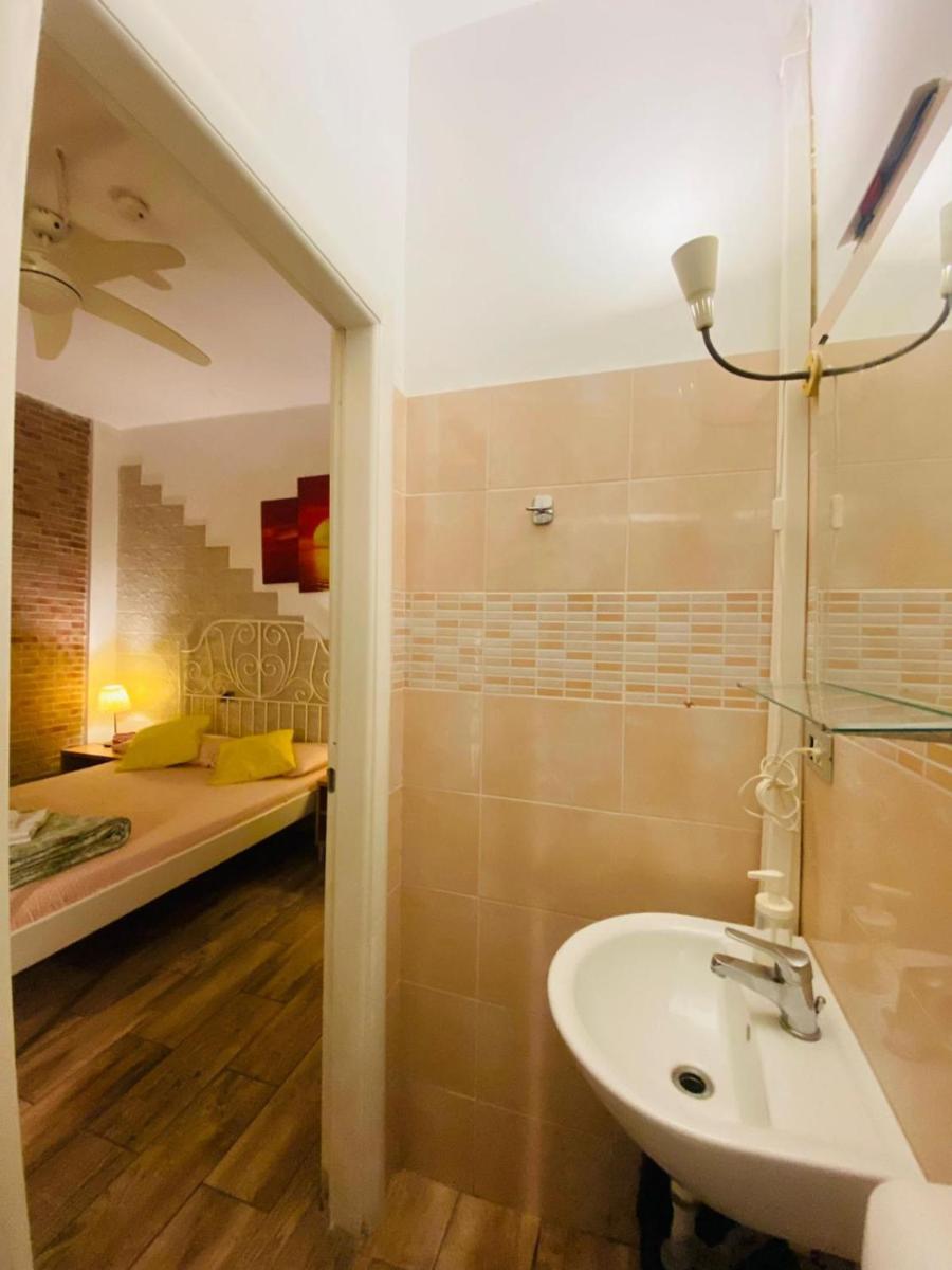 Europe Station Rooms - Housity