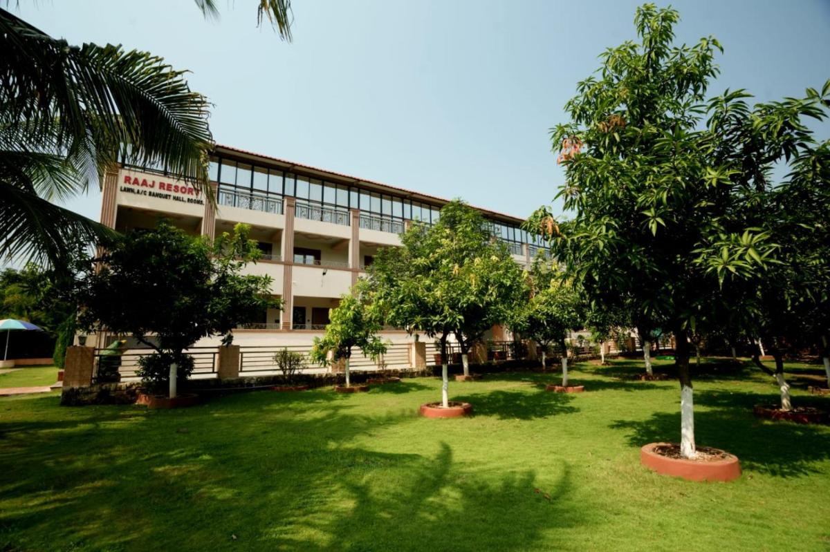 Raaj Resort - Housity