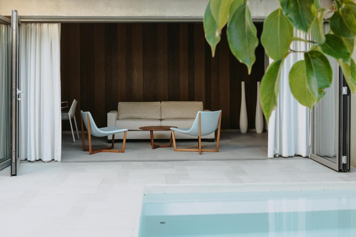 Piscine de l'établissement Sezz Saint-Tropez ou située à proximité Piscine de l'établissement Sezz Saint-Tropez ou située à proximité