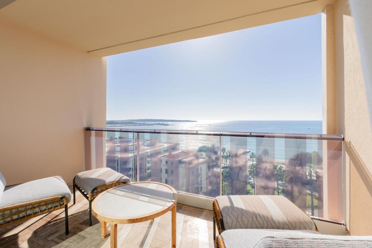 Vue générale sur la mer ou vue sur la mer prise depuis l'hôtel