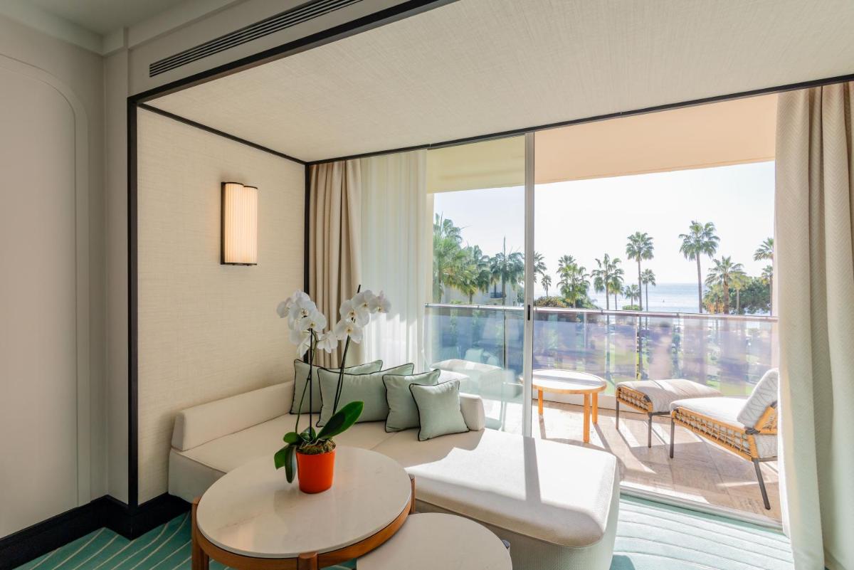 Piscine de l'établissement Mondrian Cannes ou située à proximité