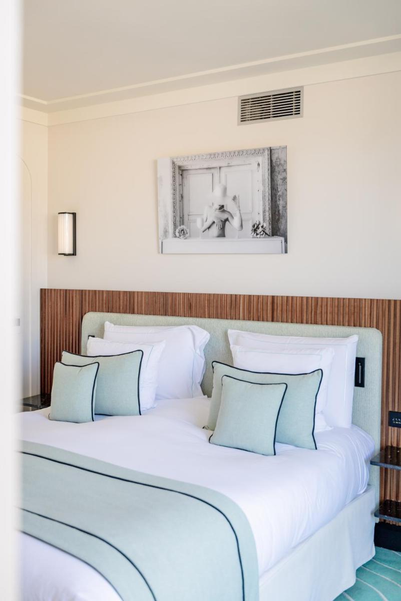 Un ou plusieurs lits dans un hébergement de l'établissement Mondrian Cannes