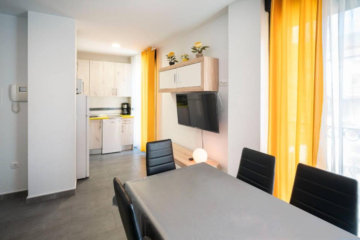 Apartamentos La Plazuela Baños de Montemayor - Housity