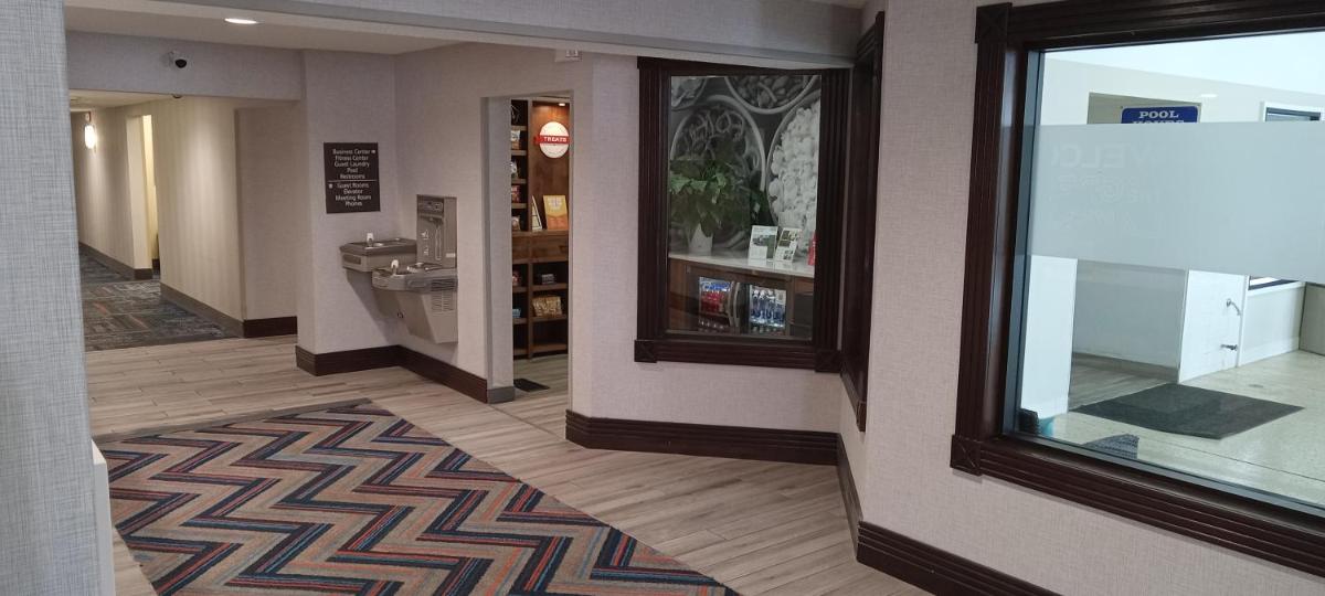 Hampton Inn Birch Run - Housity