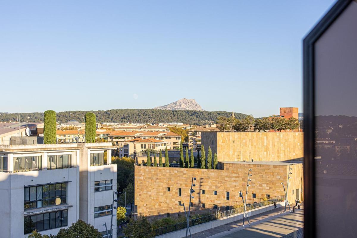 Vue générale sur la montagne ou vue sur la montagne depuis l'hôtel