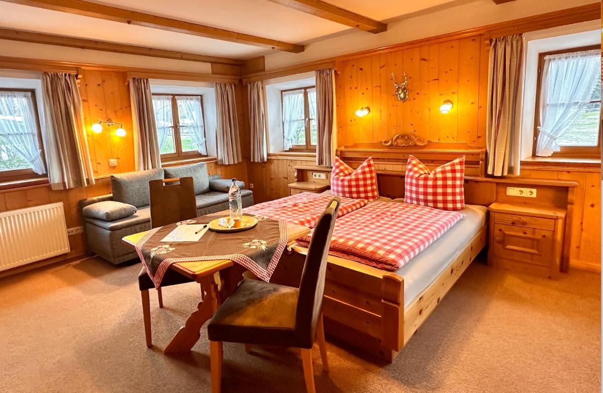 Ferienwohnungen Ortner-Hof inkl. Chiemgaukarte - Housity