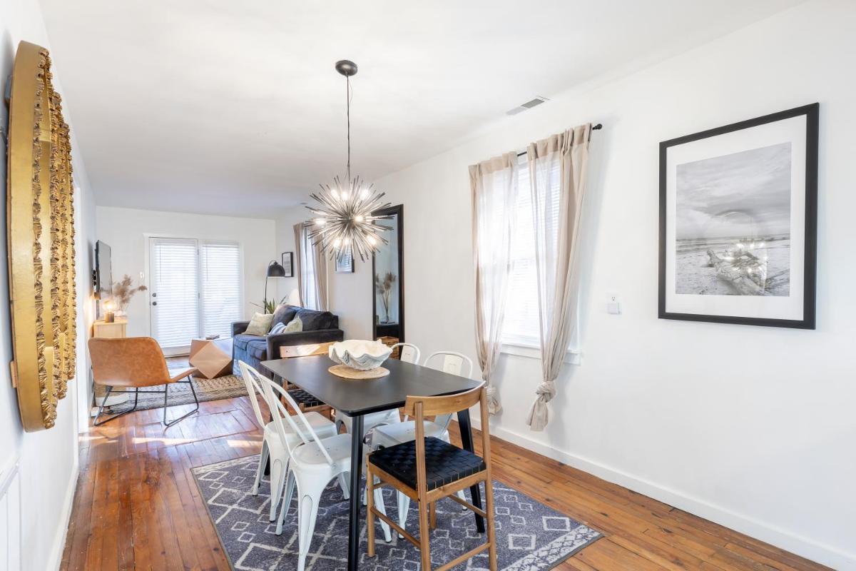 Cozy Beach Cottage Near The Bay - Housity