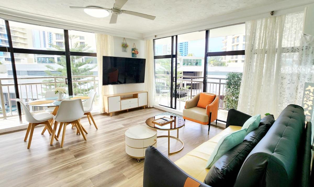 Sea View Apartment in the Heart of Surfers Paradise - free parking - Housity