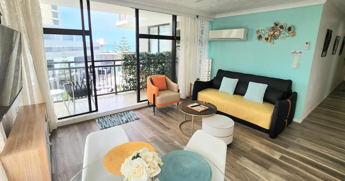 Sea View Apartment in the Heart of Surfers Paradise - free parking - Housity