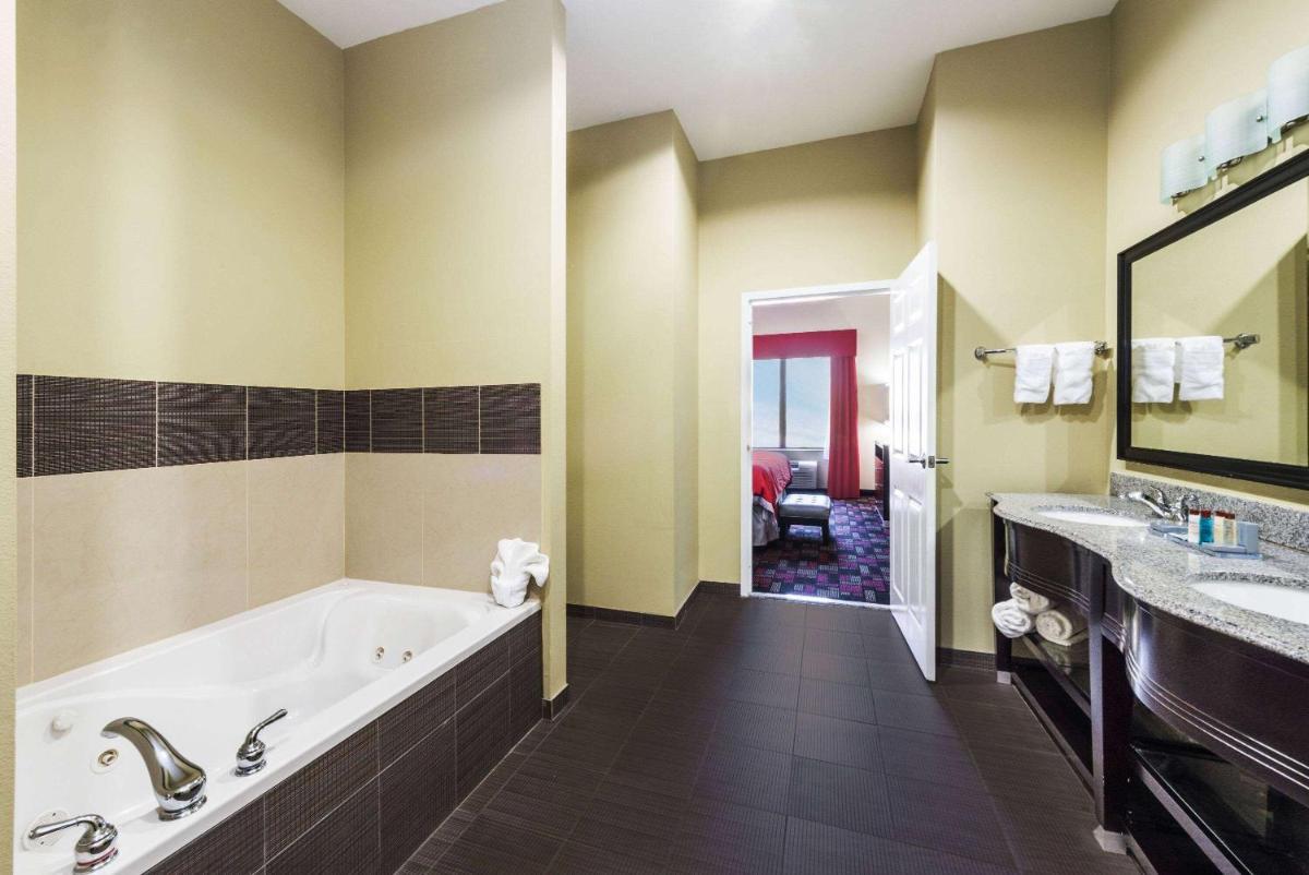Wingate by Wyndham Lake Charles Casino Area - Housity