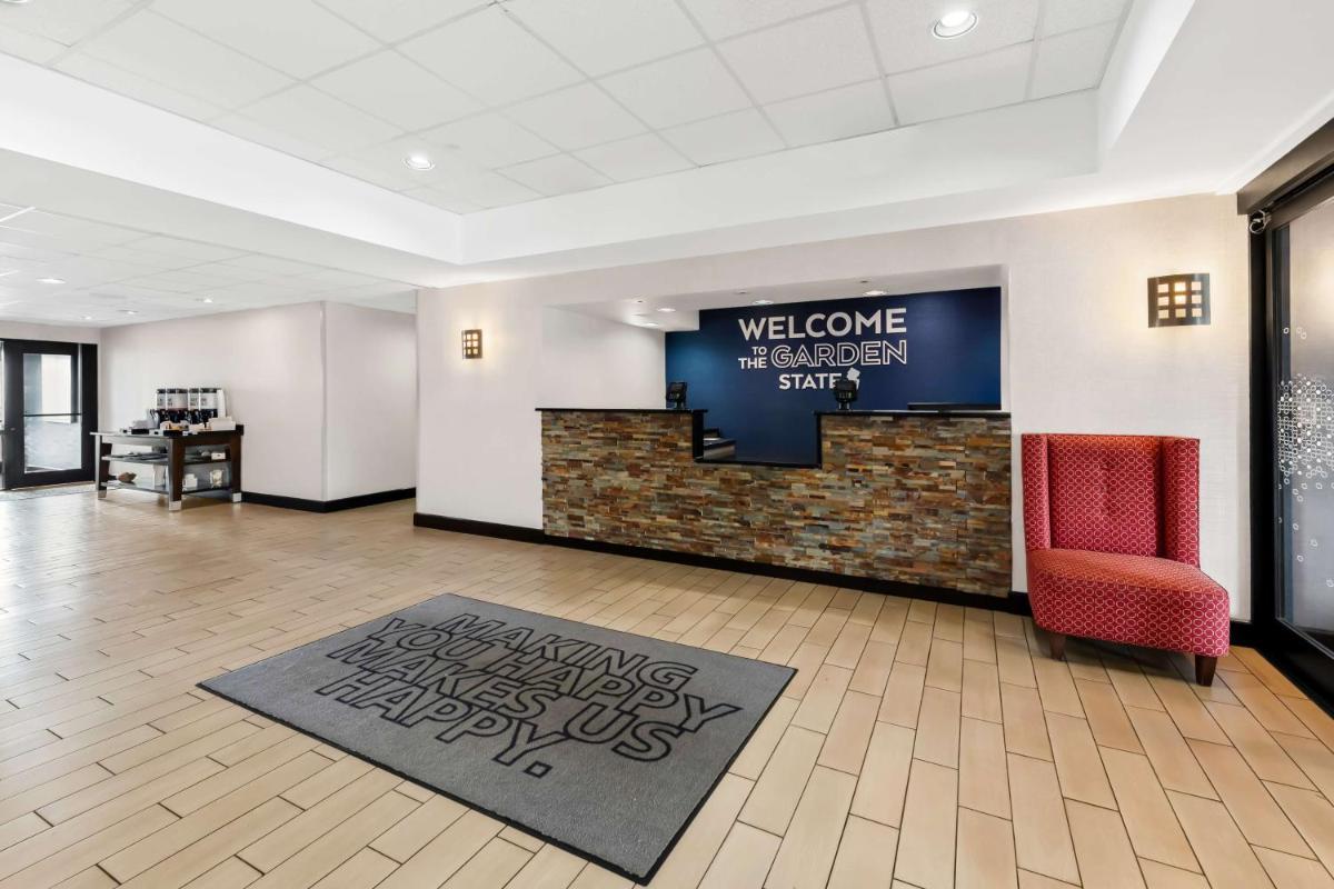 Hampton Inn Pennsville - Housity