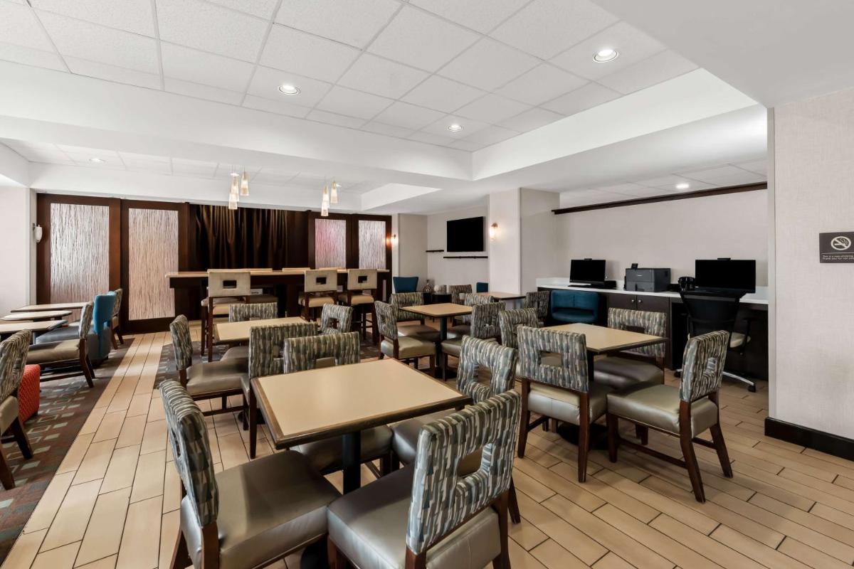 Hampton Inn Pennsville - Housity