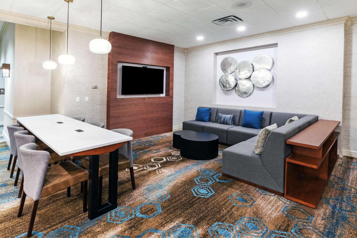 DoubleTree by Hilton Tulsa Downtown - Housity