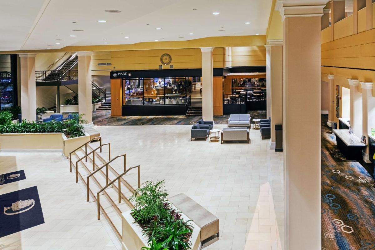 DoubleTree by Hilton Tulsa Downtown - Housity
