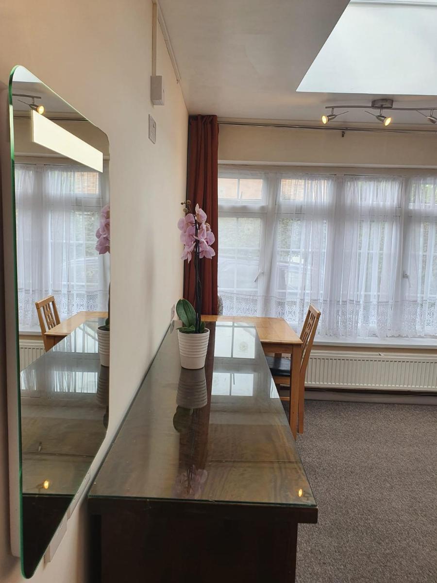 Self contained accommodation - Housity