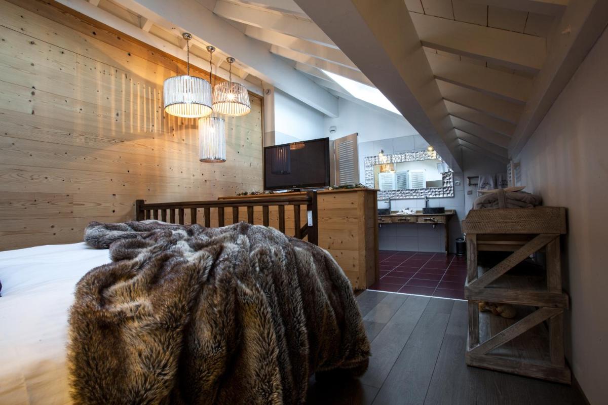 Télévision ou salle de divertissement dans l'établissement Auberge De Maison Rouge