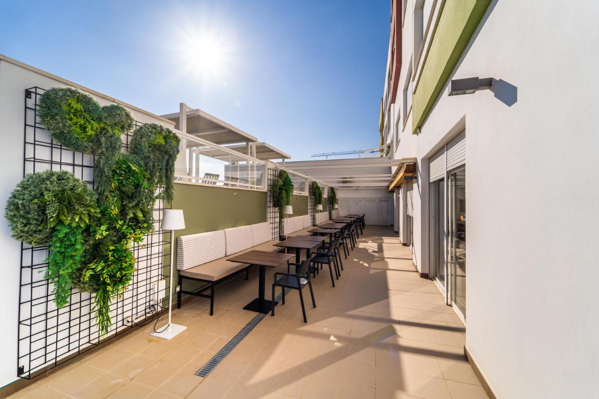Un balcón o terraza de Vistamar Hotel Luxury Wellness By DLV -Adults Only-