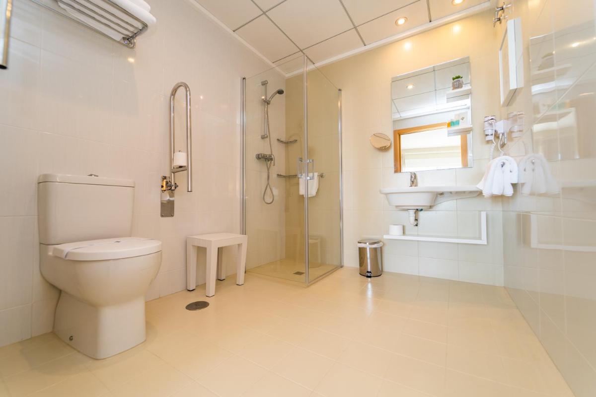 Un baño de Vistamar Hotel Luxury Wellness By DLV -Adults Only-