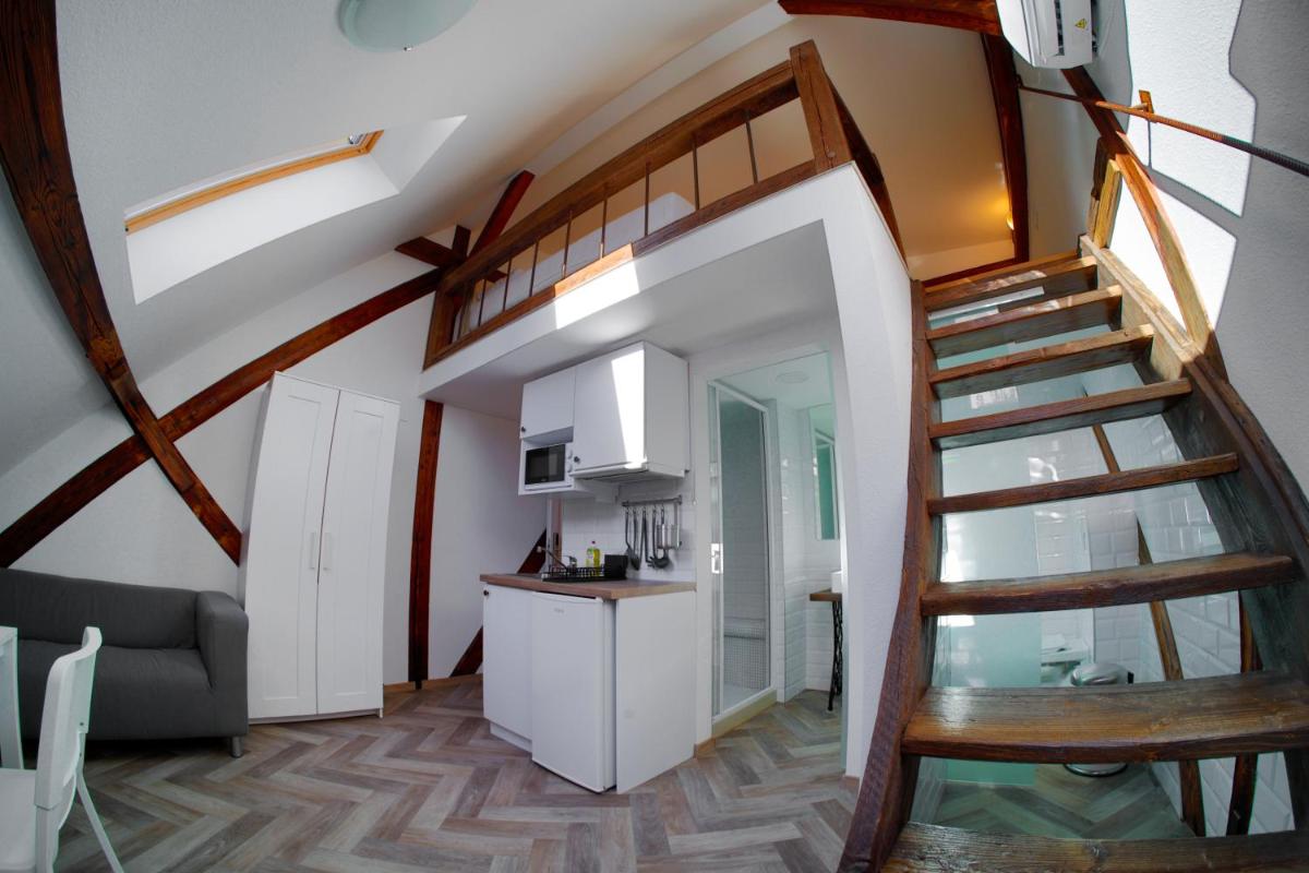 Tóni Villa - Housity