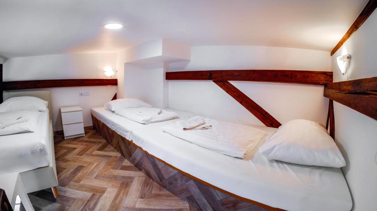Tóni Villa - Housity