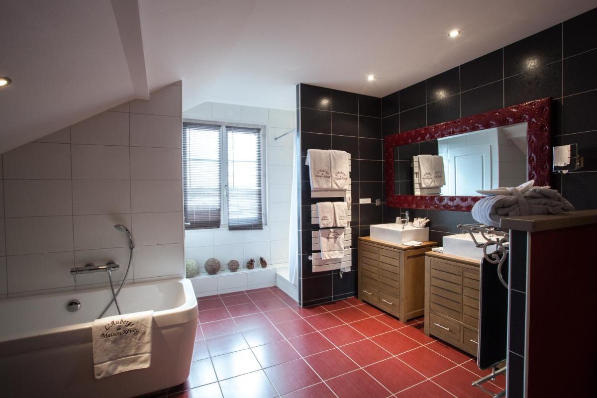 Salle de bains dans l'établissement Auberge De Maison Rouge