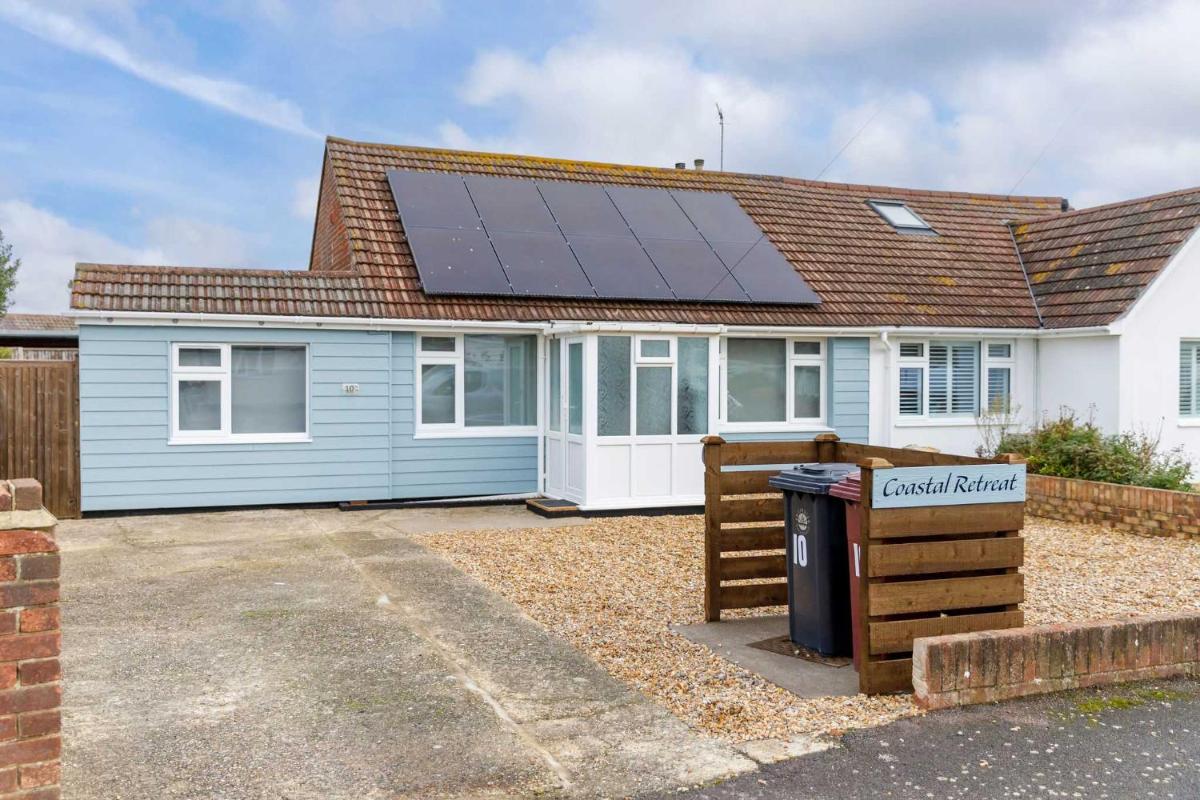 Home from home 3-Bed Nr East Wittering Beach - Housity