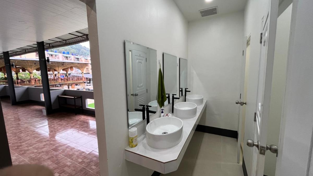 Fahsai Hostel - Housity