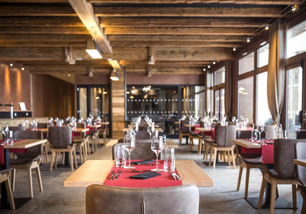 Restaurant ou autre lieu de restauration dans l'établissement Hôtel Saint Charles Val Cenis