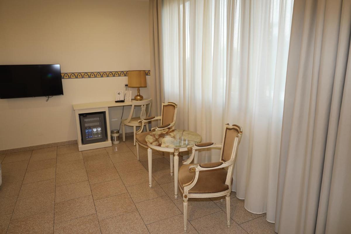 Hotel Ristorante Continental - Housity