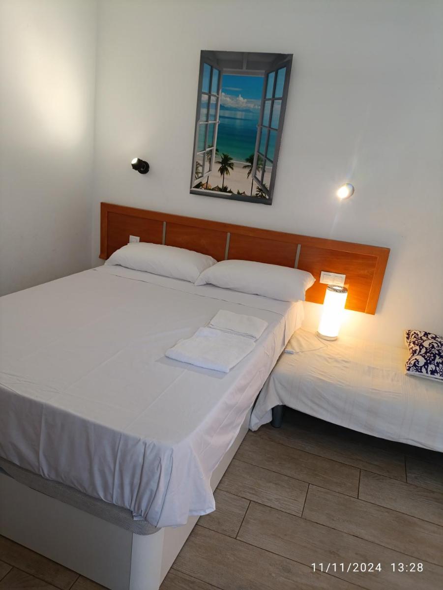 central luminous cute studio by the beach & harbour - Housity