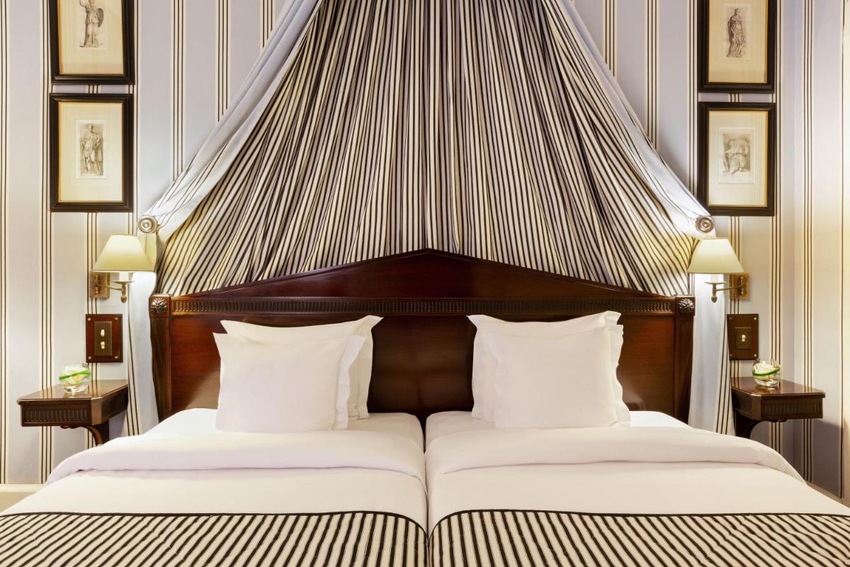 Un ou plusieurs lits dans un hébergement de l'établissement Le Dokhan's Paris Arc de Triomphe, a Tribute Portfolio Hotel