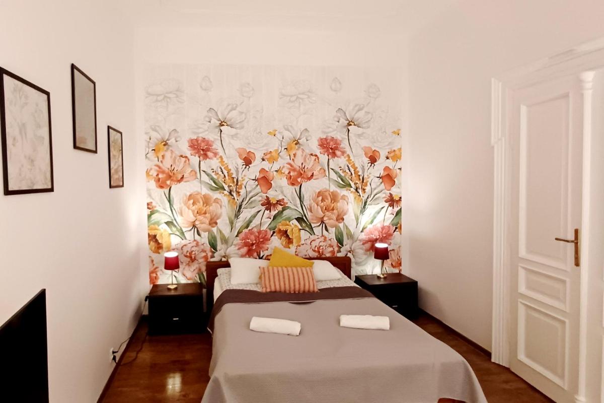 Cozy Old Town Apartments - Housity