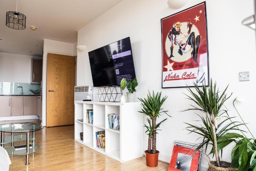 Whitechapel Two Bedroom Luxury Apartment - Free Private Parking - City Views - Housity