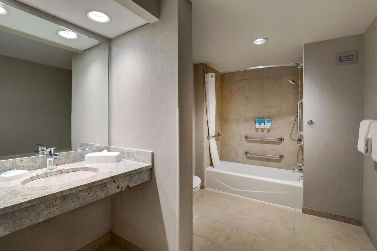Drury Inn & Suites Springfield - Housity
