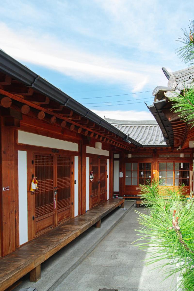 Jeonju Hanok village Deoksugung - Housity