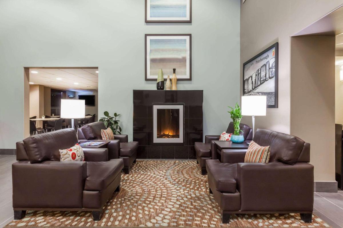 Super 8 by Wyndham Peterborough - Housity