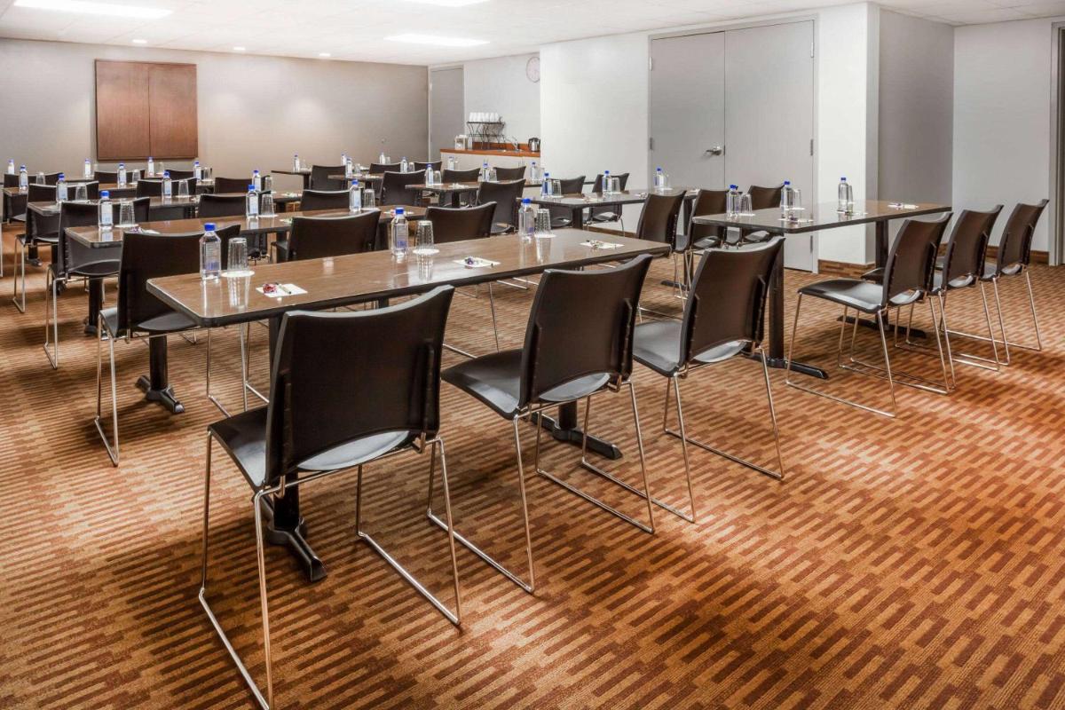 Super 8 by Wyndham Peterborough - Housity