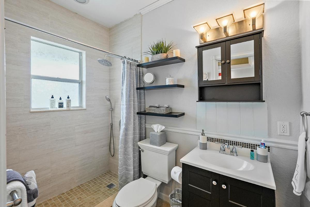 Sunshine-Shopping-Dining In the heart of Downtown - Housity