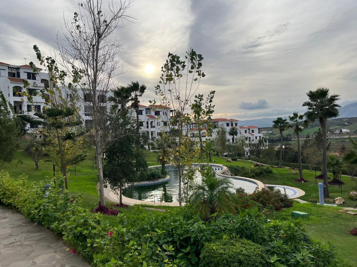 Lilac's Garden vue piscine - Housity
