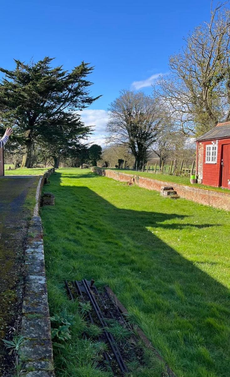 Old Ningwood Station Bed & Breakfast, Ningwood, Isle of Wight PO41 0TG - Housity
