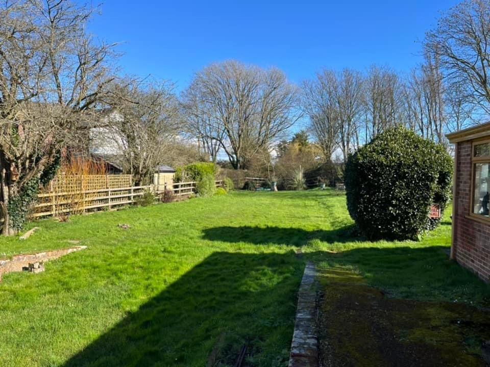 Old Ningwood Station Bed & Breakfast, Ningwood, Isle of Wight PO41 0TG - Housity