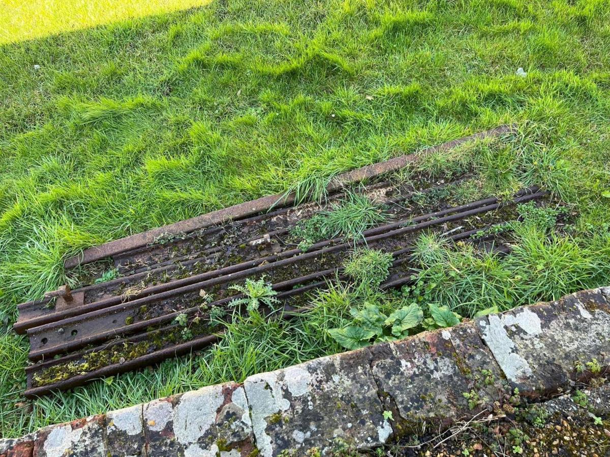 Old Ningwood Station Bed & Breakfast, Ningwood, Isle of Wight PO41 0TG - Housity