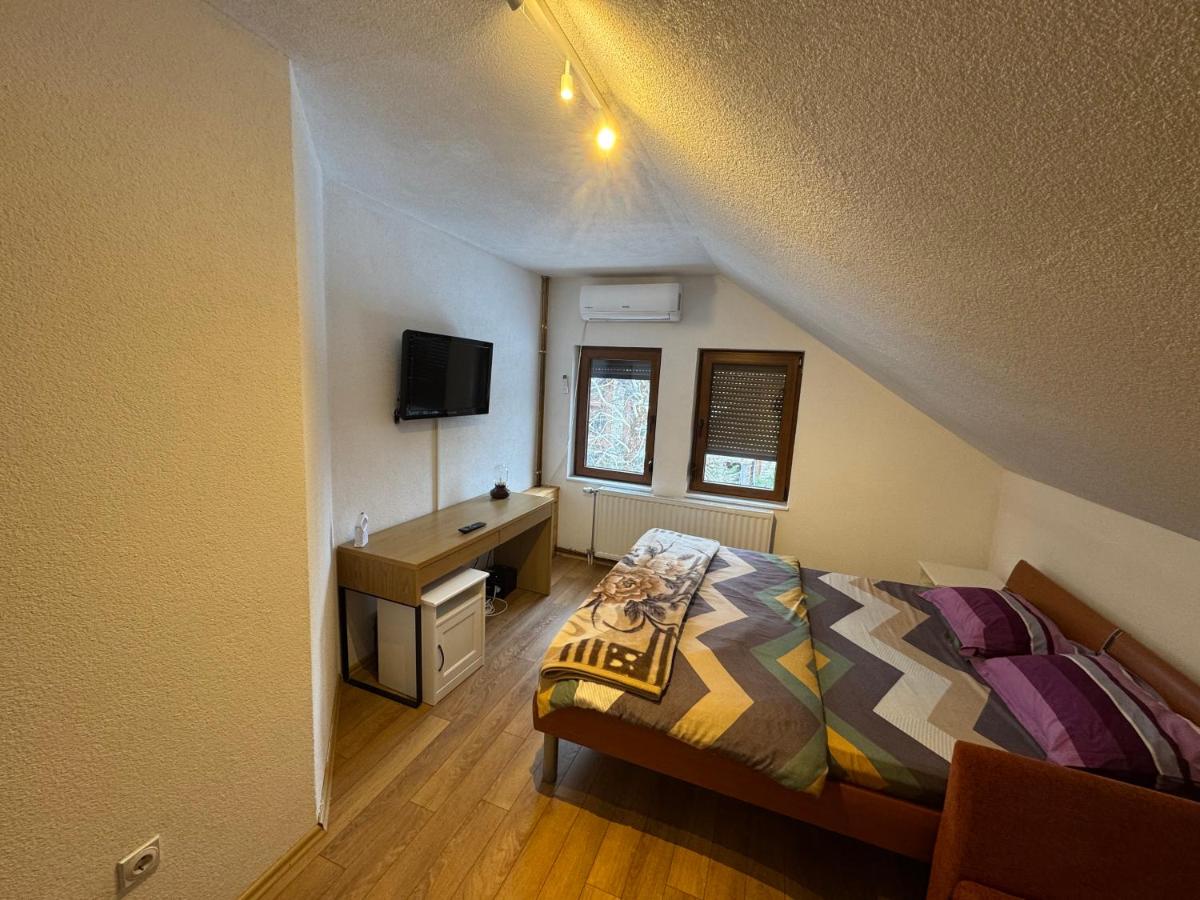 Villa Alpina Brezovice - Housity